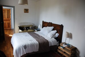 6 chambres, fer et planche à repasser, Wi-Fi, draps fournis