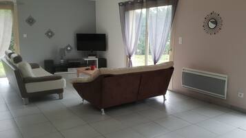 Televisie en een open haard