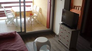 1 chambre, fer et planche Ă repasser