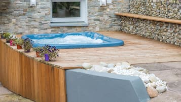 Bain à remous extérieur