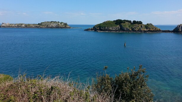 A coastal landscape with a clear view of a small island and a distant fortification. - Fisherman's house (Cancale)