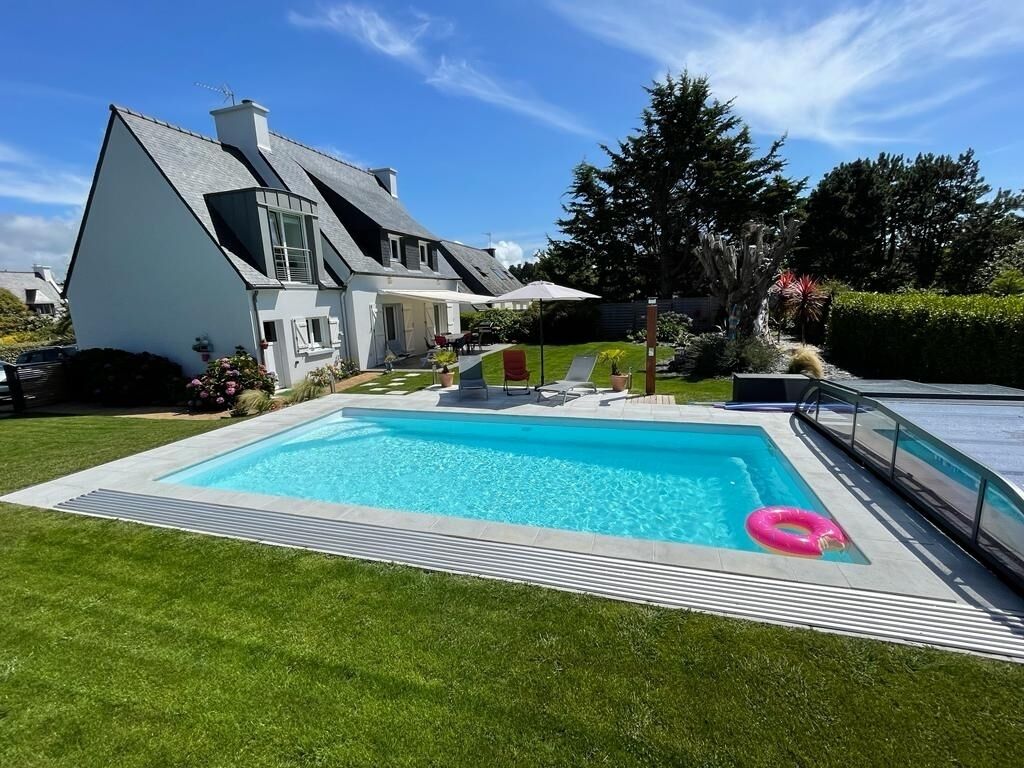 BEACH 150 m, villa in Concarneau, LE CABELLOU, southern exposure, enclosed garden 1000m2