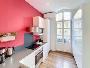 Réfrigérateur, micro-ondes, four, lave-vaisselle