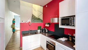 茶具/咖啡用具、冰箱、微波炉、烤箱