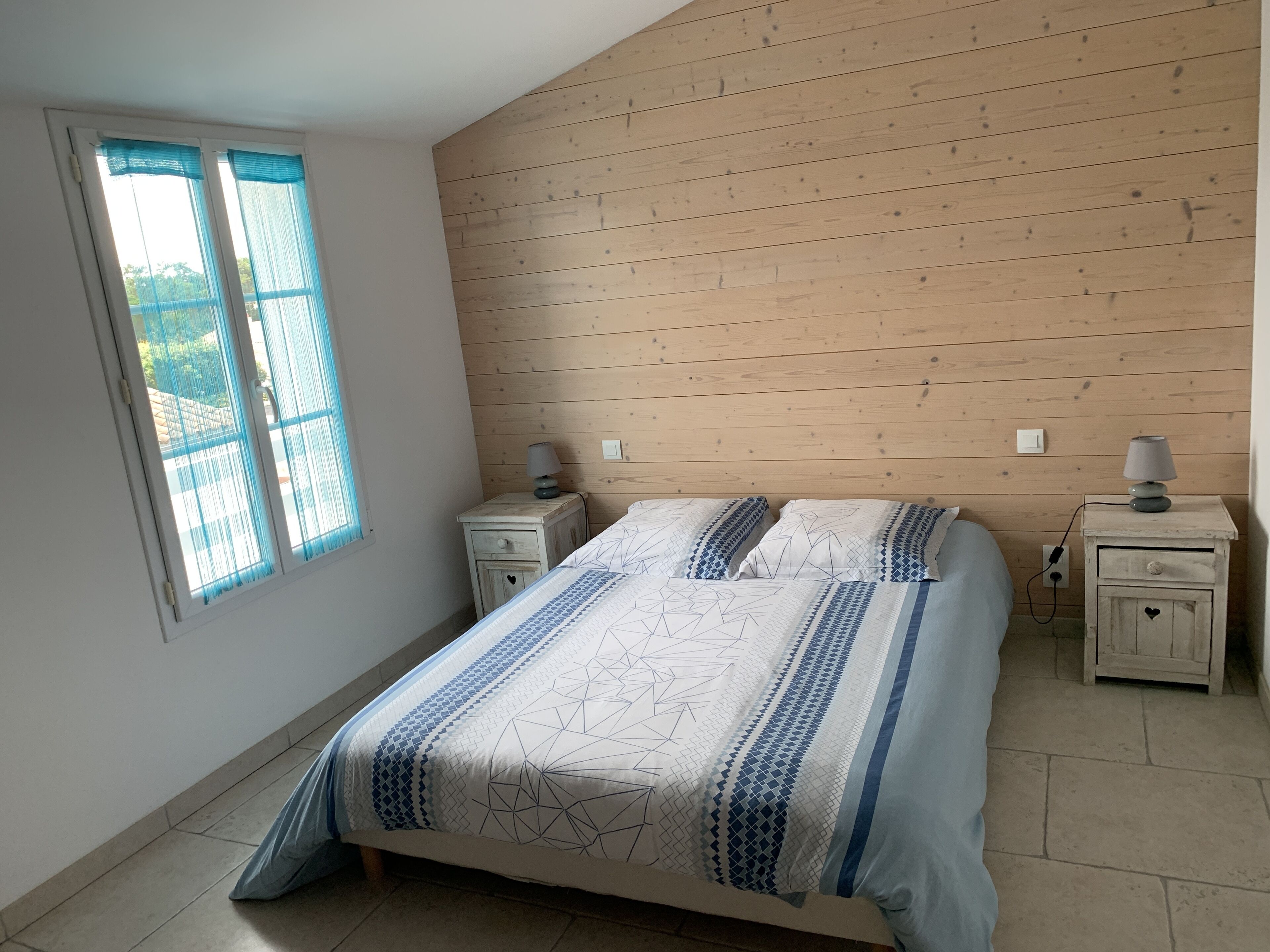 3 slaapkamers, een strijkplank/strijkijzer, reisbedje, gratis wifi