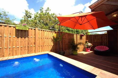 Joli F2 avec terrasse et petite piscine privée