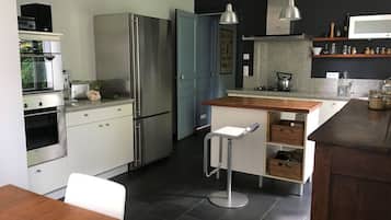 雪櫃、微波爐、焗爐、爐具