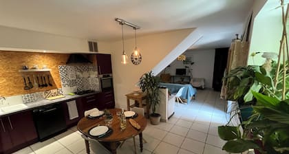 Relaxing stay at the foot of Mont Ventoux - terrace, pool & Provencal charm