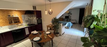 Relaxing stay at the foot of Mont Ventoux - terrace, pool & Provencal charm