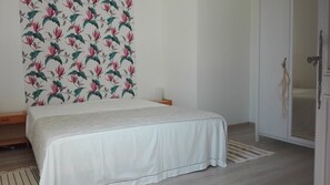 2 bedrooms, iron/ironing board, free WiFi, bed sheets - Relaxing stay at the foot of Mont Ventoux - terrace, pool & Provencal charm (Malaucène)