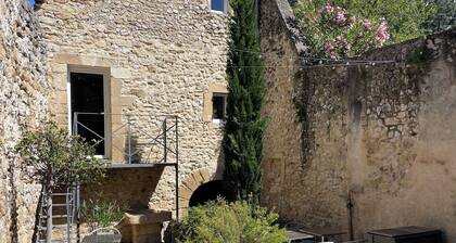 Village house 17th with swimming pool, Luberon Provence TARIFS CASSES SEPT. OCT.
