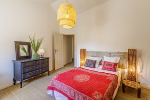 3 chambres, fer et planche à repasser, lit parapluie, draps fournis