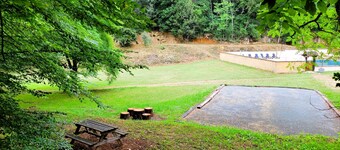 5/7 person gîte in Sarlat. Heated swimming pool. Wifi. Nature.