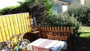 屋外ダイニングエリア