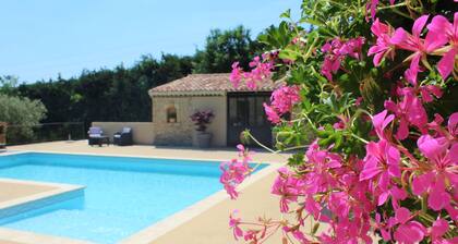 CHARMING GITE IN PROVENCE / MERINDOL IN LUBERON