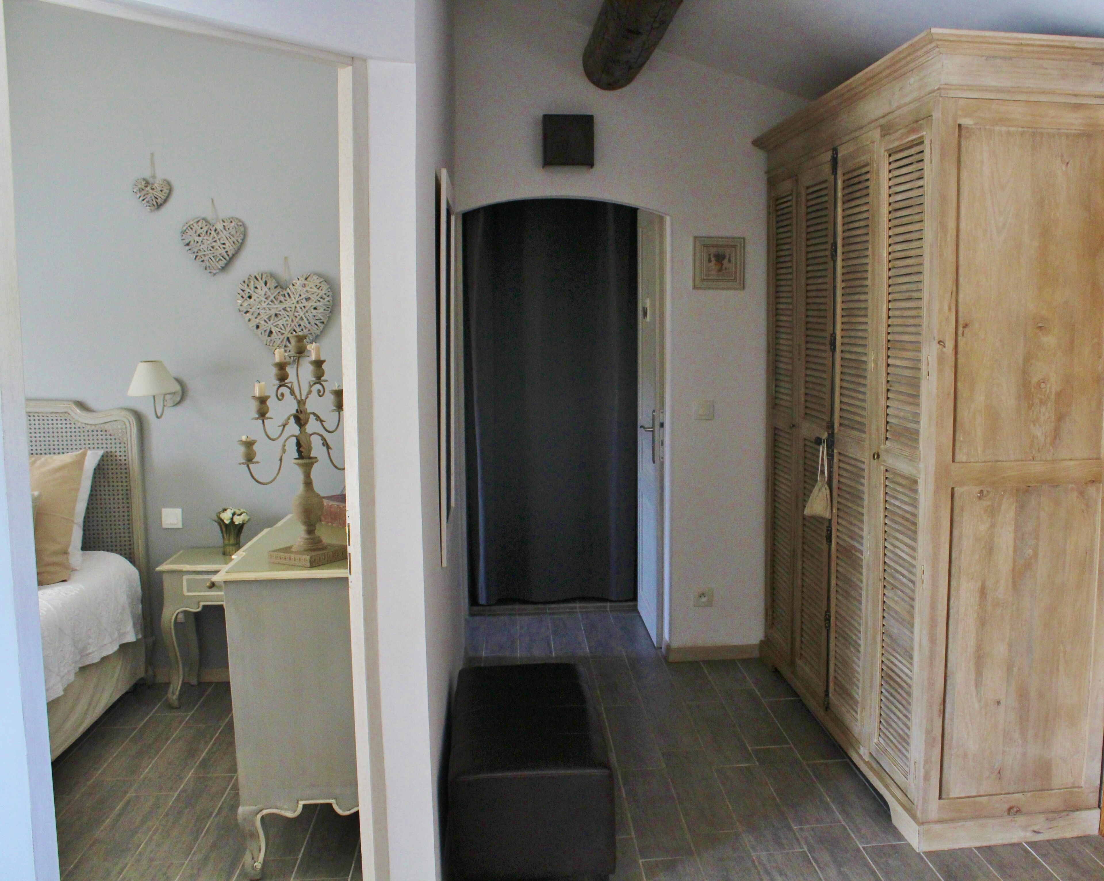 1 chambre, fer et planche à repasser, Wi-Fi gratuit, draps fournis