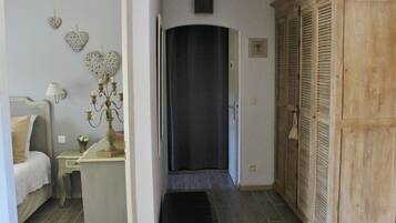 1 chambre, fer et planche à repasser, Wi-Fi gratuit, draps fournis