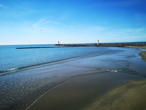 Una playa cerca