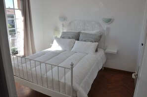 5 Schlafzimmer, Bügeleisen/Bügelbrett, Reisekinderbett, WLAN