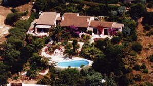 A residential property with a swimming pool, multiple houses, and lush landscaping. - Ground floor, 4p, swimming pool, air conditioning, mature garden, wide sea view near Fautéa beaches (Zonza)