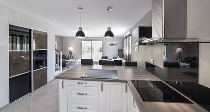 LE CIGALOU WITH ITS POOL AND GARDEN