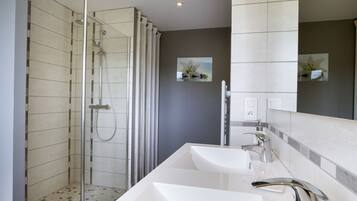 Een douche, een haardroger