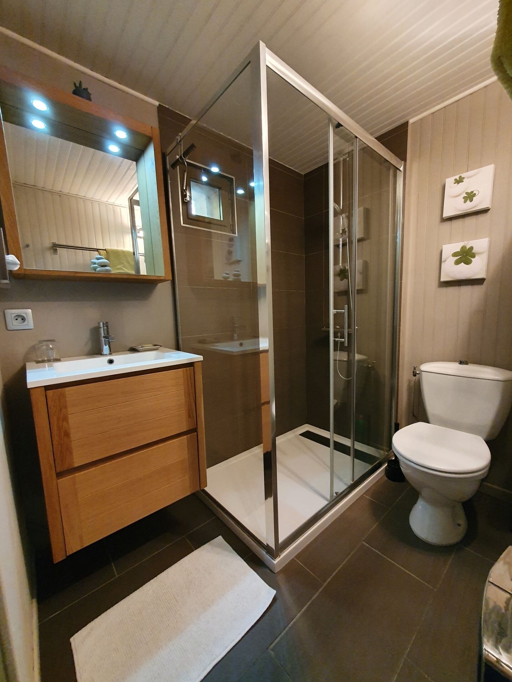 PRETTY APARTMENT IN CHALET - QUIET AND STUNNING VIEW BETWEEN GAP AND SERRE-PONCON