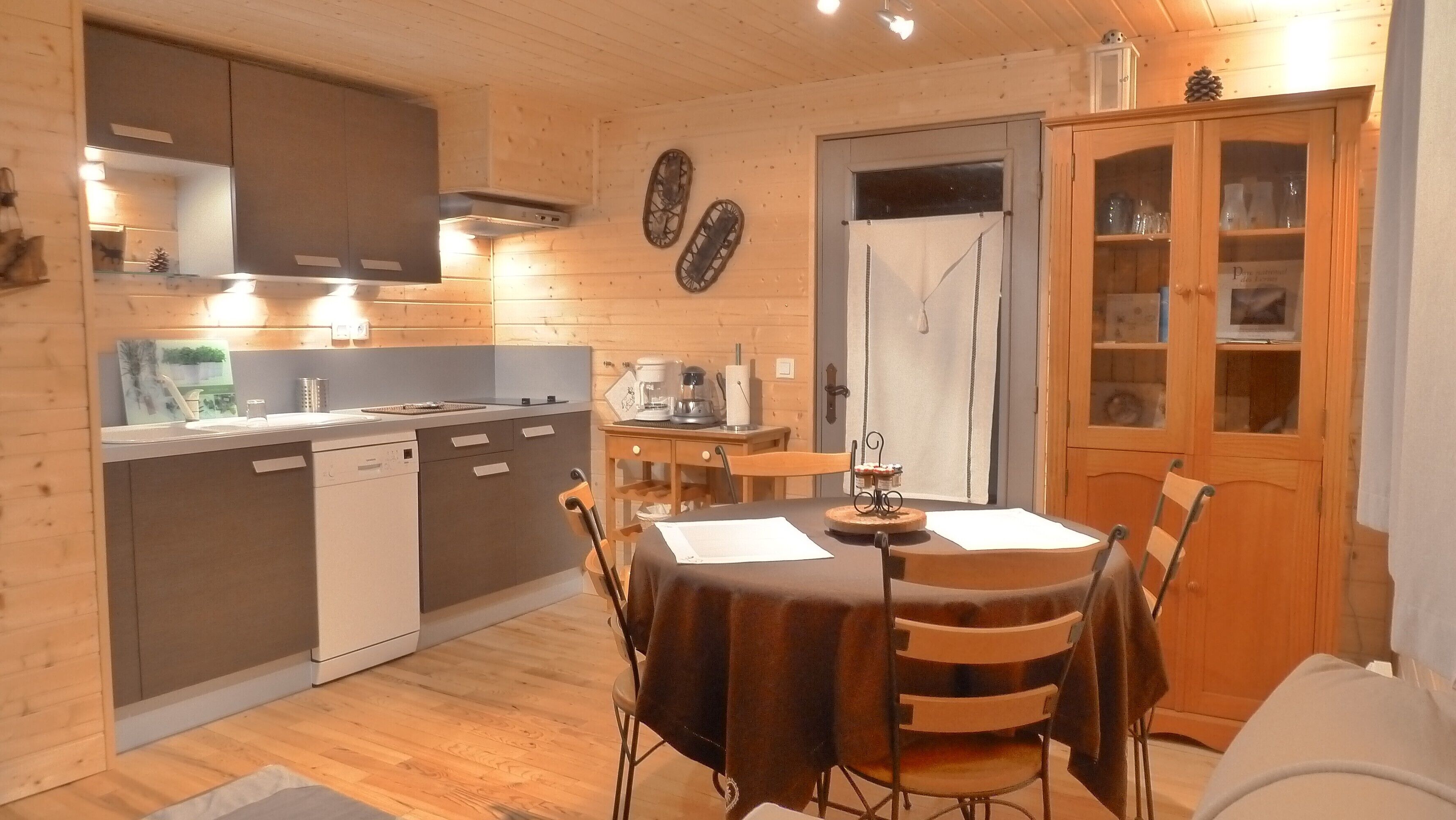 PRETTY APARTMENT IN CHALET - QUIET AND STUNNING VIEW BETWEEN GAP AND SERRE-PONCON