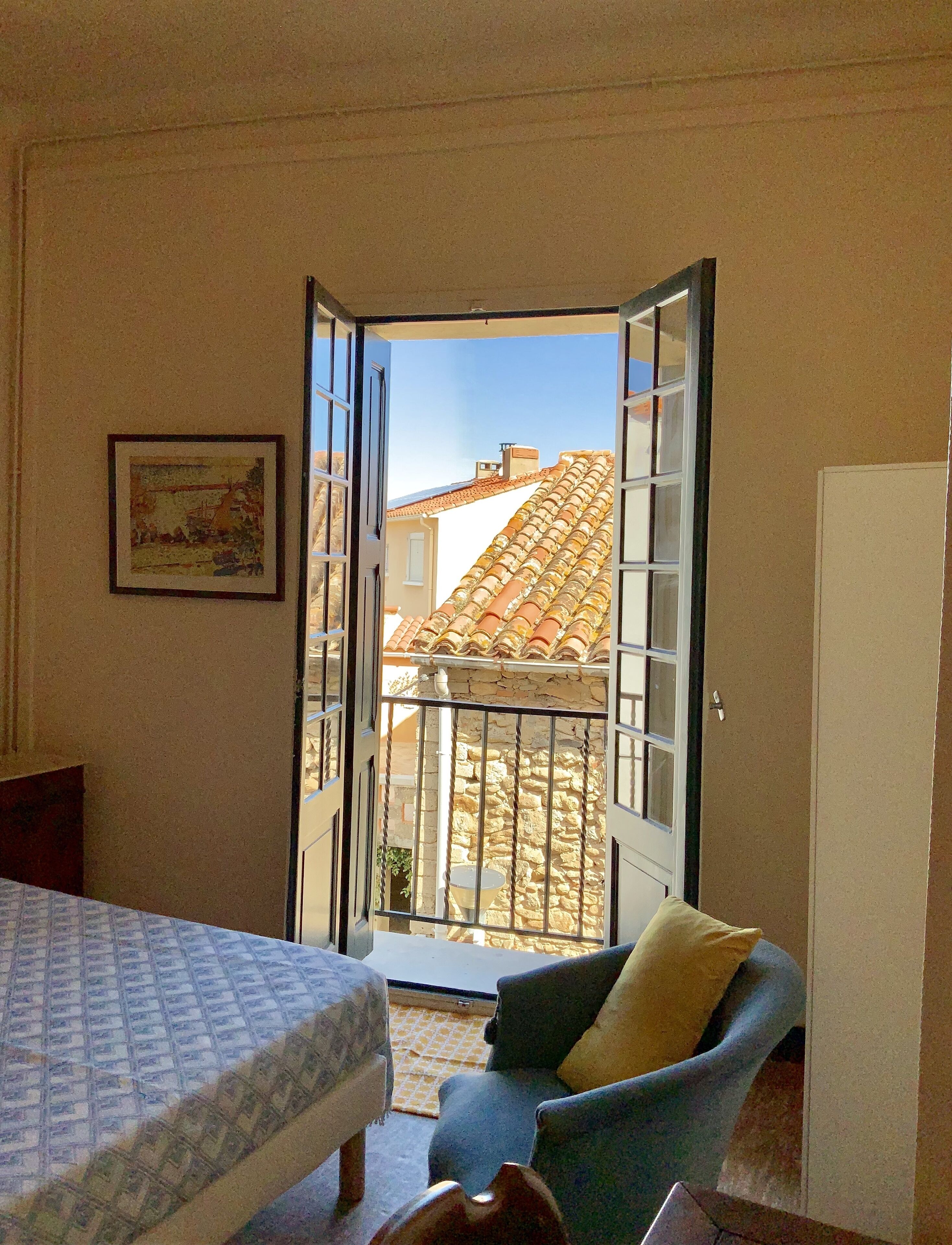 4 多间卧室、客房内保险箱、办公桌、熨斗/熨衣板