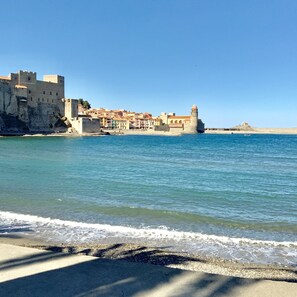 Una spiaggia nelle vicinanze