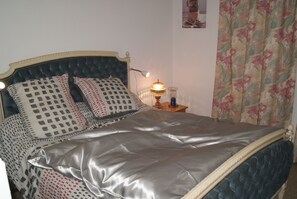 2 bedrooms, iron/ironing board