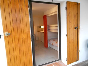 1 bedroom, iron/ironing board, bed sheets - Marseillan-plage F2 air-conditioned large terrace 5 pers near sea/shops (Marseillan)