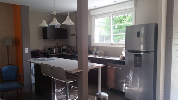 Réfrigérateur, micro-ondes, four, lave-vaisselle