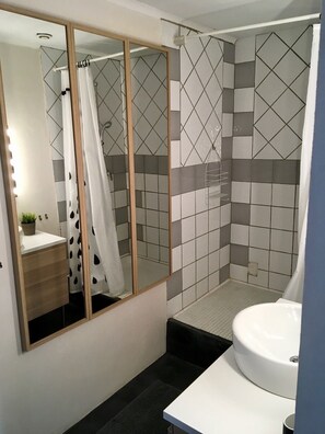 Towels, toilet paper - Cozy apartment in South Luberon, ideal for exploring Provence (Villelaure)