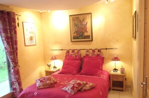4 Schlafzimmer, Zimmersafe, Schreibtisch, schallisolierte Zimmer