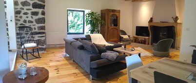 Antigua granja reformada en un estilo contemporáneo.