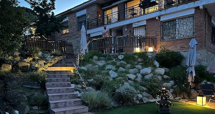 Kaunis asunto huvila uima-allas ja puutarha