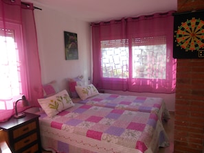 2 多间卧室、熨斗/熨衣板、免费 WiFi、床单