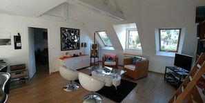 TV connectée, lecteur de DVD, livres, médiathèque