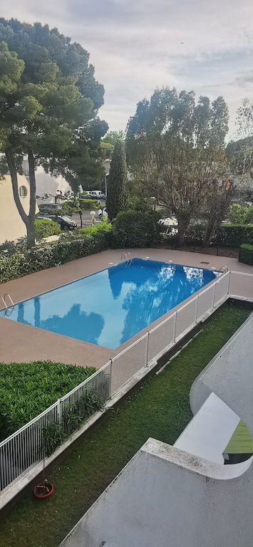 Vue sur la piscine
