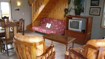 Een televisie en een dvd-speler