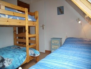 2 bedrooms, iron/ironing board, WiFi, bed sheets - House                        
