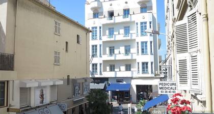 Central 1 Bedroom with Balcony Commandant André