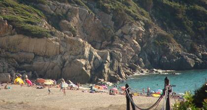 Tizzano, villa with individual garden.