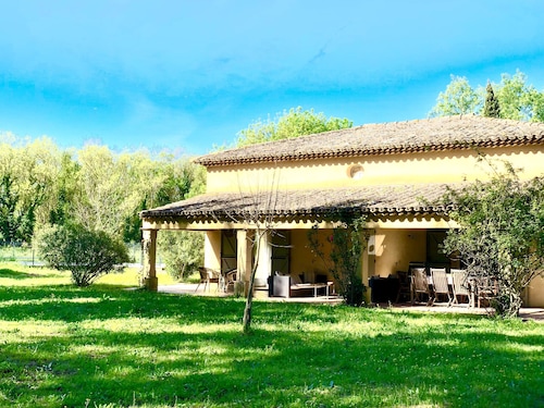 Einstöckige Villa, 4 Schlafzimmer, Swimmingpool, in der Nähe der Strände des Golfs von Saint Trop