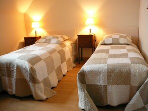 3 bedrooms, iron/ironing board, free WiFi, bed sheets