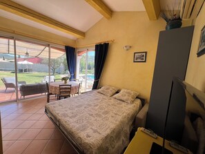 2 bedrooms, desk, iron/ironing board, free WiFi