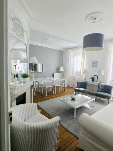 APARTMENT , QUIET, LUXE at the FOOT CATHEDRAL REIMS (WIFI,NETFLIX)