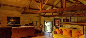 Farmhouse well renovated with heated pool, Jacuzzi, sauna, home cinema