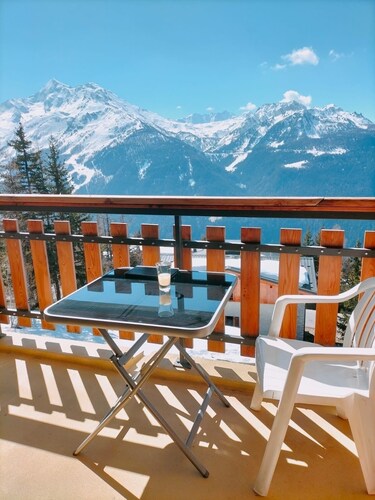 Studio with SOUTH FACING BALCONY, in the heart of the resort, at the foot of the slopes. 